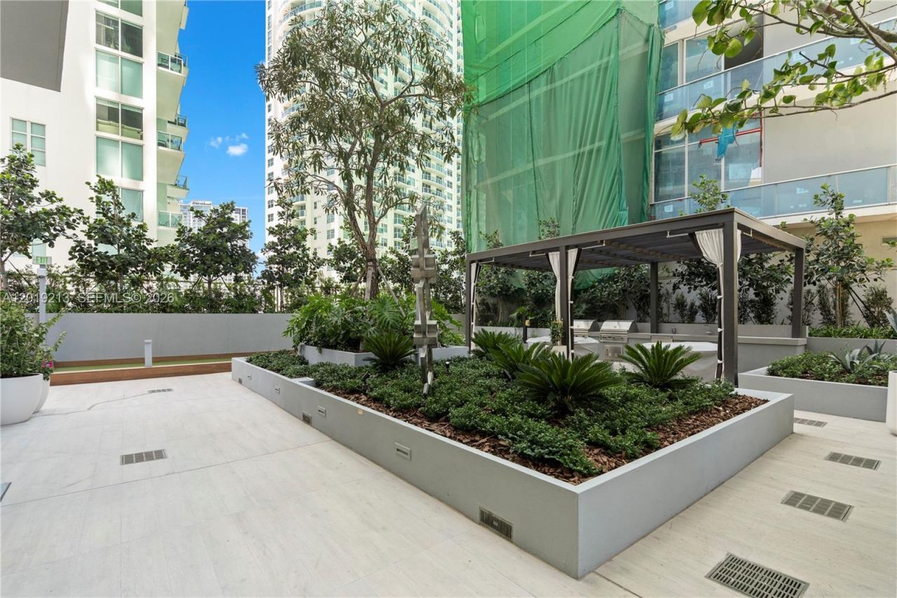 77 SE 5 , Unit 3702, Miami, FL 33131 Photo