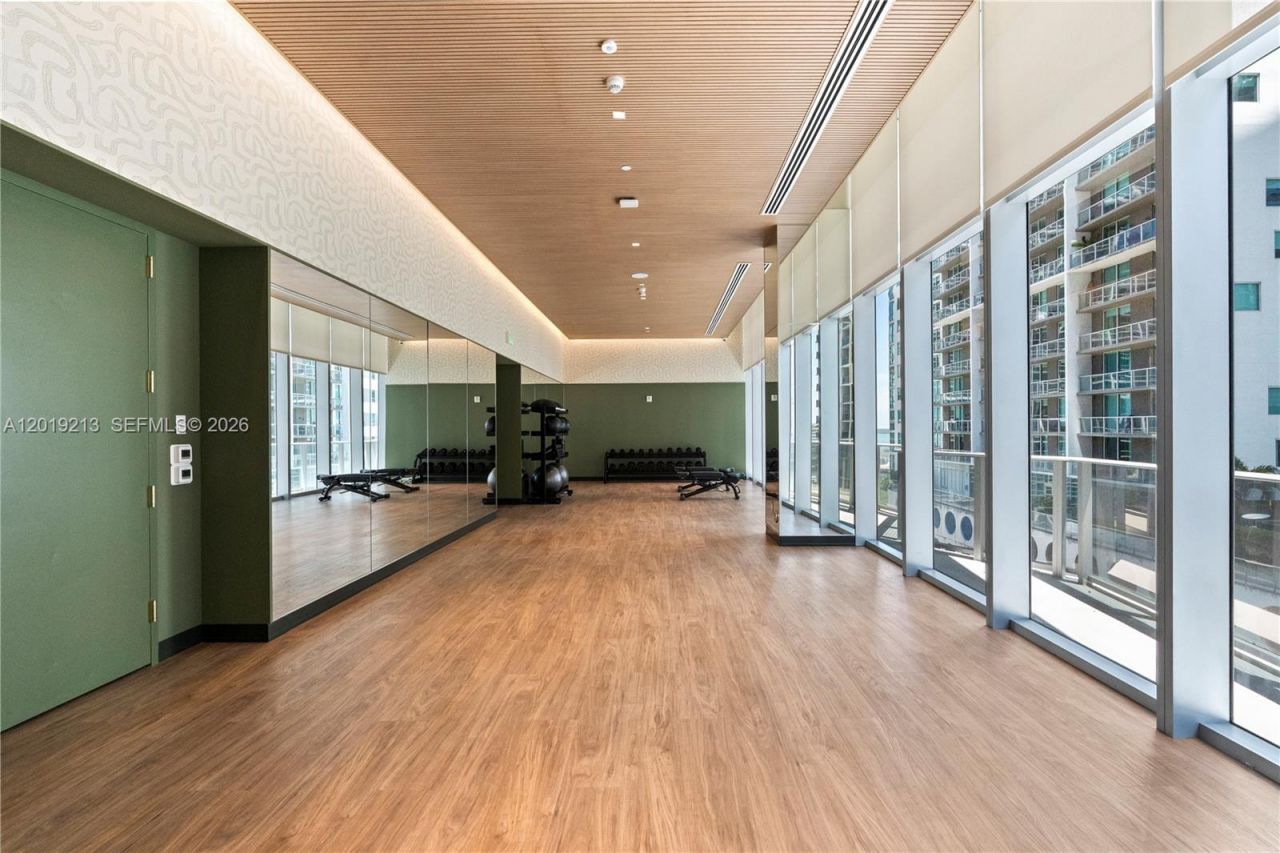 77 SE 5 , Unit 3702, Miami, FL 33131 Photo