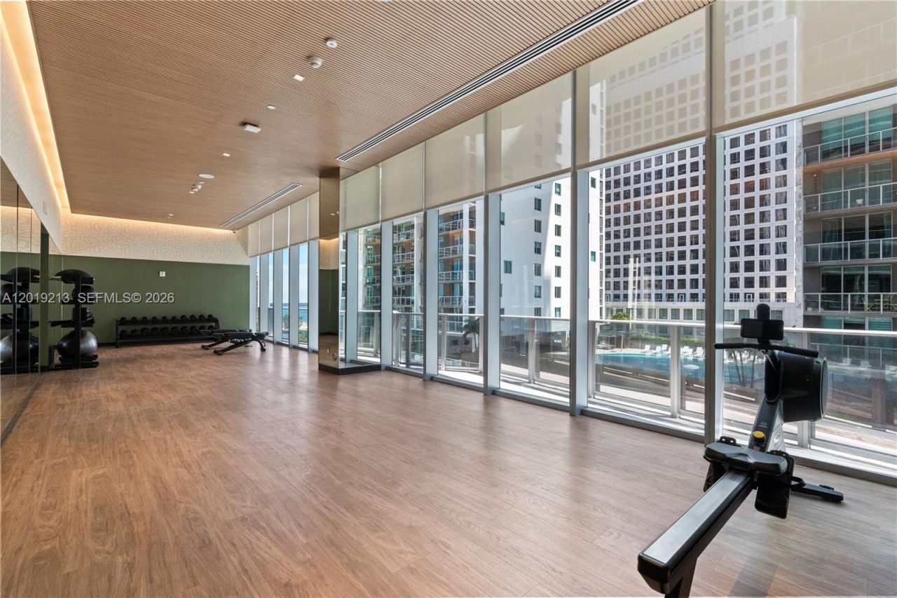 77 SE 5 , Unit 3702, Miami, FL 33131 Photo