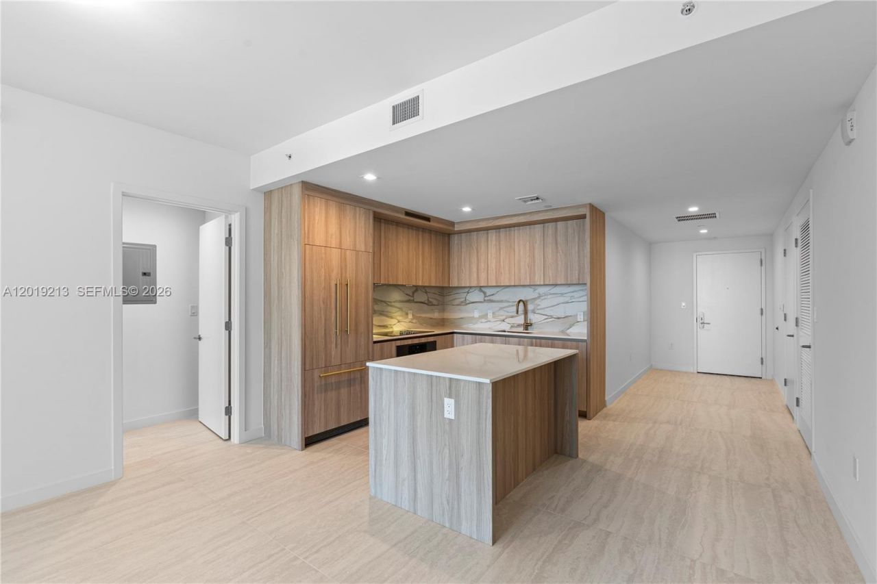 77 SE 5 , Unit 3702, Miami, FL 33131 Photo