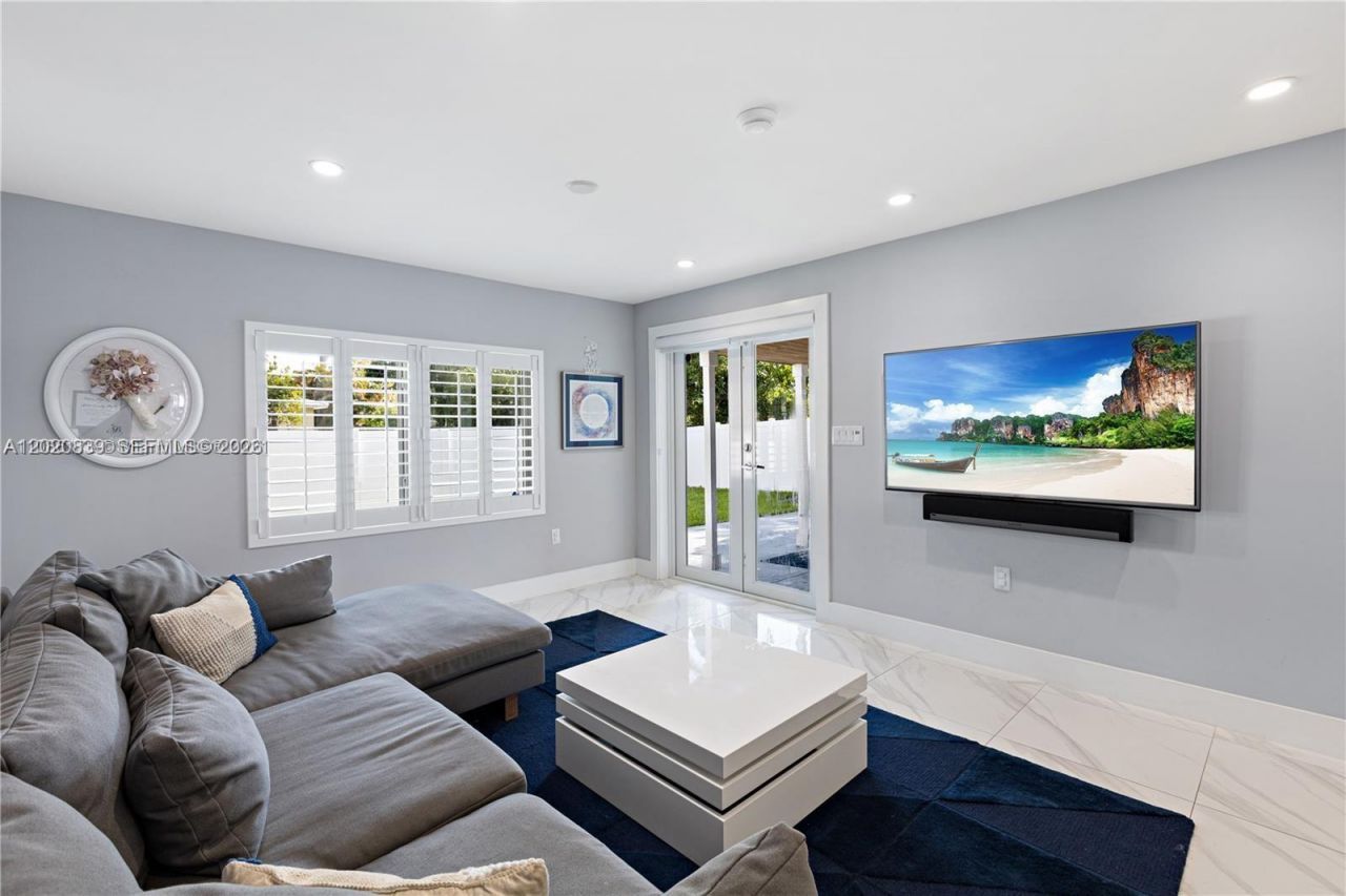 1239 Washington St, Unit 1239, Hollywood, FL 33019 Photo