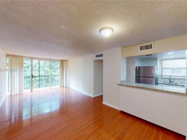 8860 Fontainebleau Blvd, Unit 405, Miami, FL 33172