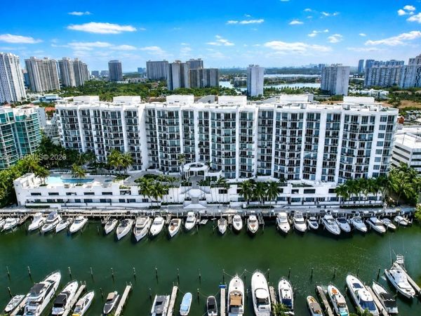 3029 NE 188th St , Unit 819, Aventura, FL 33180