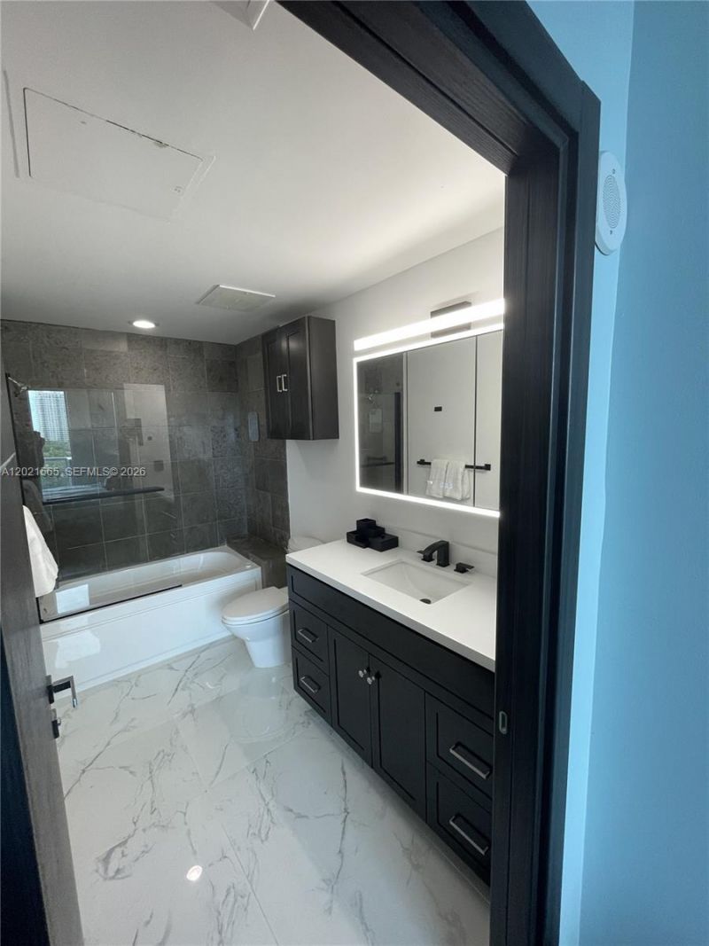 3029 NE 188th St , Unit 819, Aventura, FL 33180 Photo