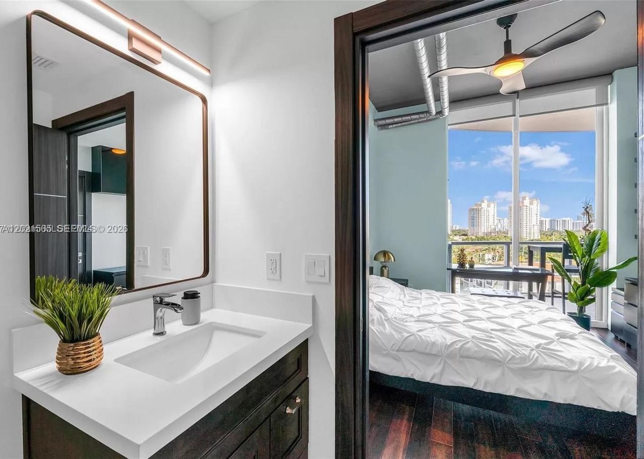 3029 NE 188th St , Unit 819, Aventura, FL 33180 Photo