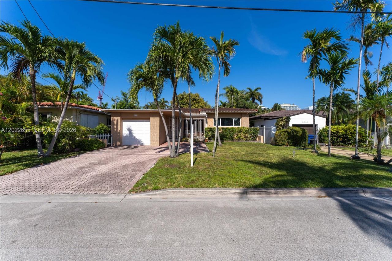 9225 Byron Ave, Surfside, FL 33154 Photo