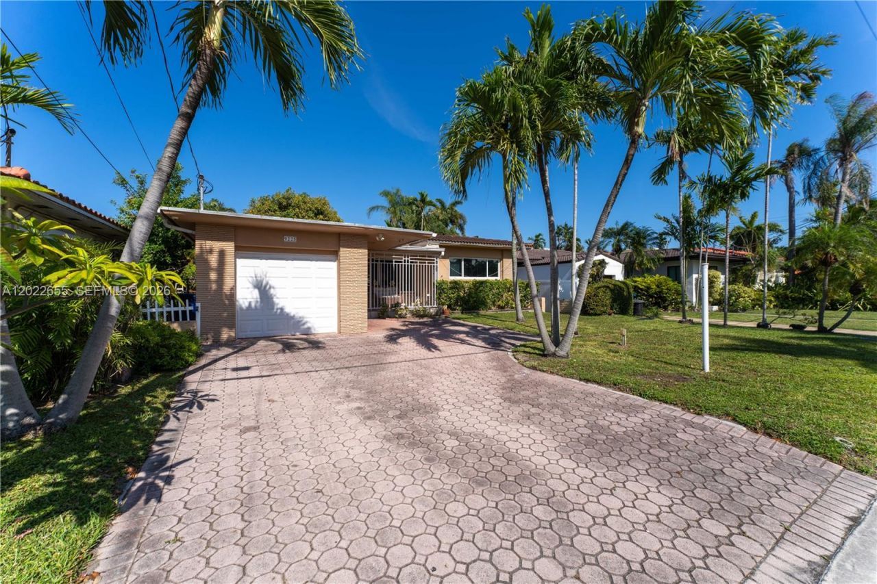 9225 Byron Ave, Surfside, FL 33154 Photo