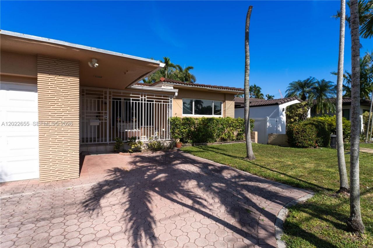 9225 Byron Ave, Surfside, FL 33154 Photo