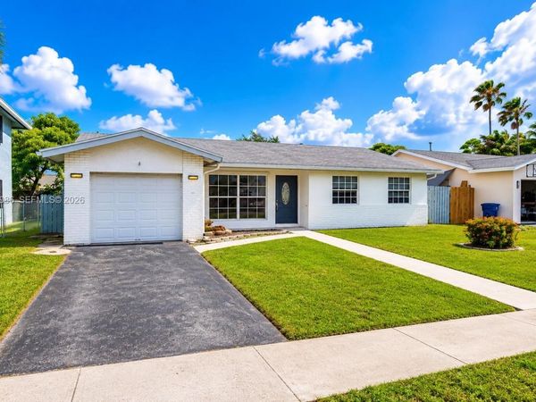 11641 NW 42nd St , Sunrise, FL 33323