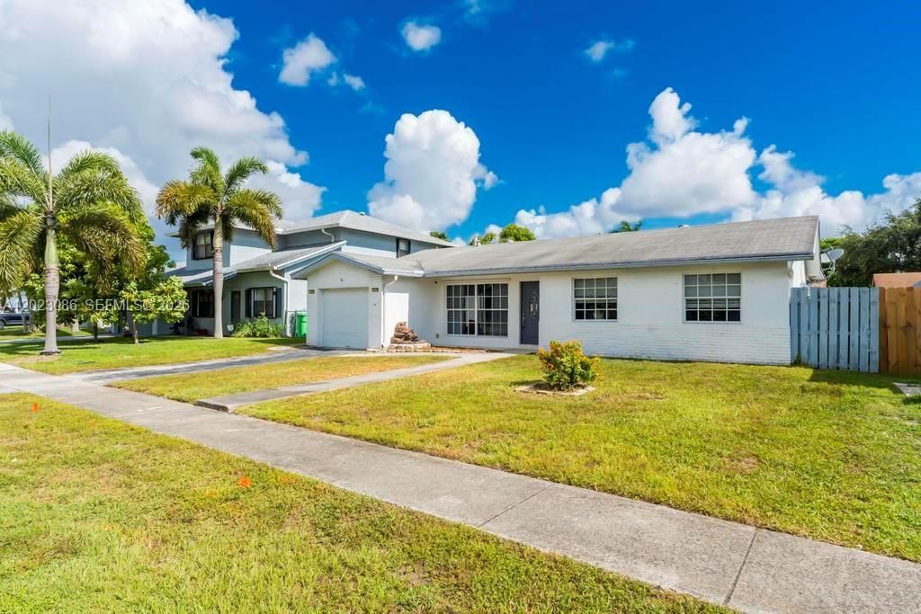 11641 NW 42nd St , Sunrise, FL 33323 Photo