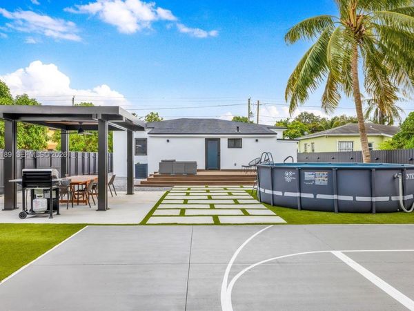 121 NW 53rd St, Miami, FL 33127