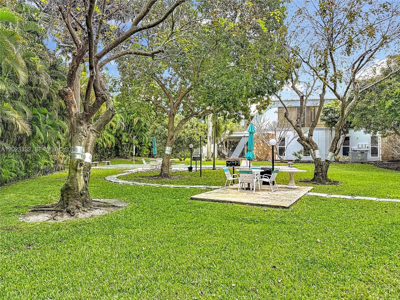1000 NE 14th Ave , Unit 411, Hallandale Beach, FL 33009 Photo