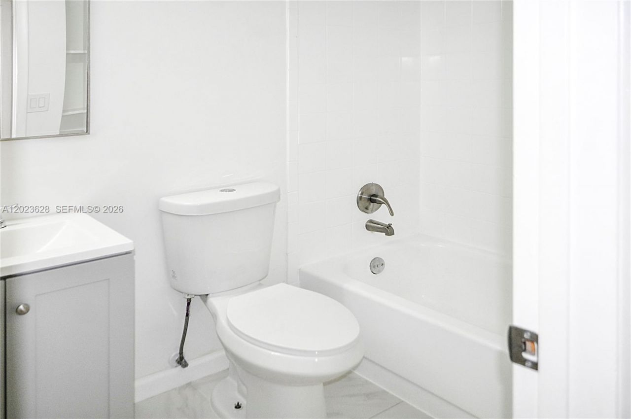 1021 Mockingbird Ln , Unit 202, Plantation, FL 33324 Photo