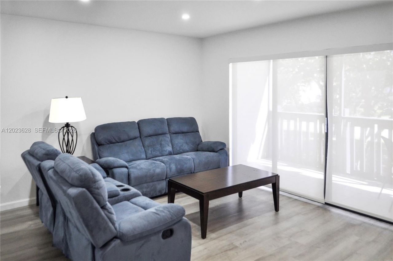 1021 Mockingbird Ln , Unit 202, Plantation, FL 33324 Photo