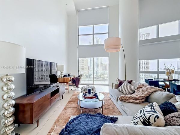 300 S Biscayne Blvd , Unit L-1016, Miami, FL 33131