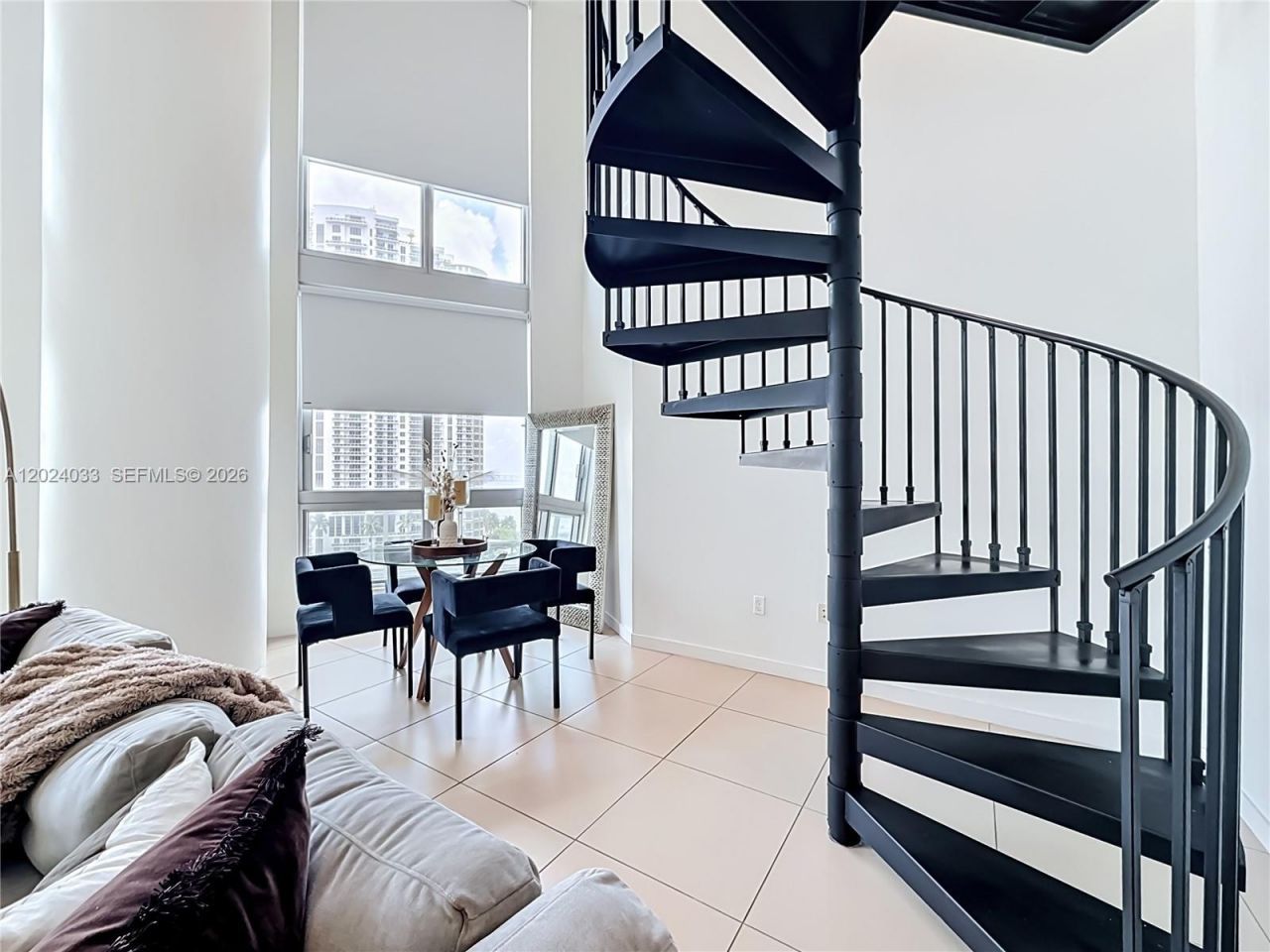 300 S Biscayne Blvd, Unit L-1016, Miami, FL 33131 Photo