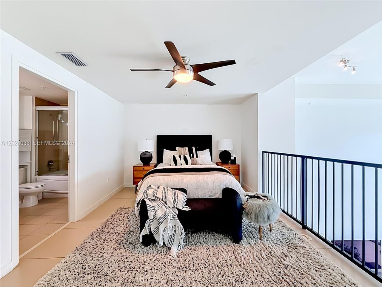 300 S Biscayne Blvd, Unit L-1016, Miami, FL 33131 Photo