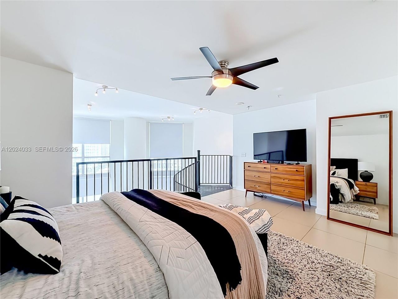 300 S Biscayne Blvd, Unit L-1016, Miami, FL 33131 Photo