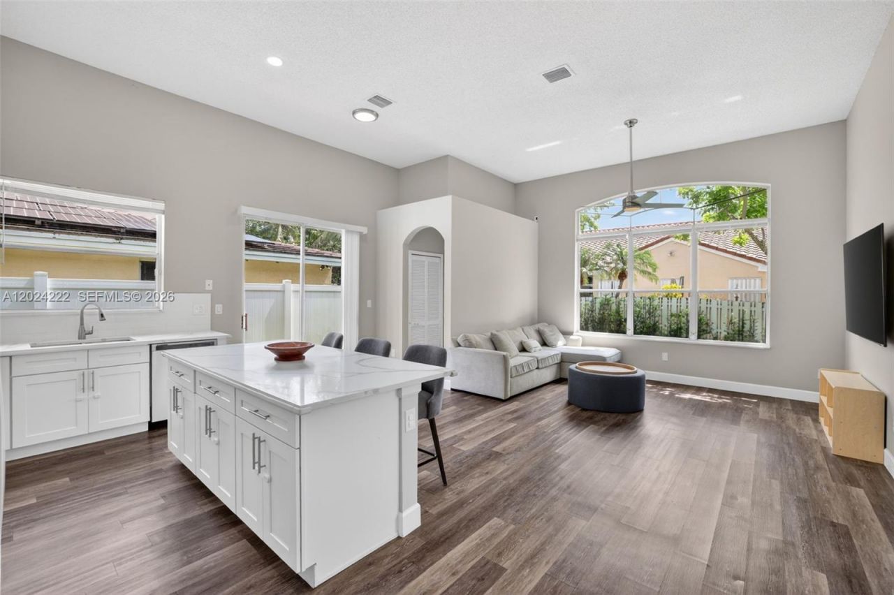 317 SW 185th Ter, Pembroke Pines, FL 33029 Photo