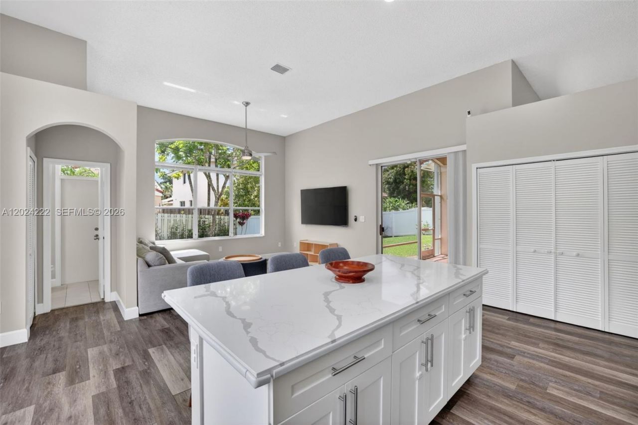 317 SW 185th Ter, Pembroke Pines, FL 33029 Photo