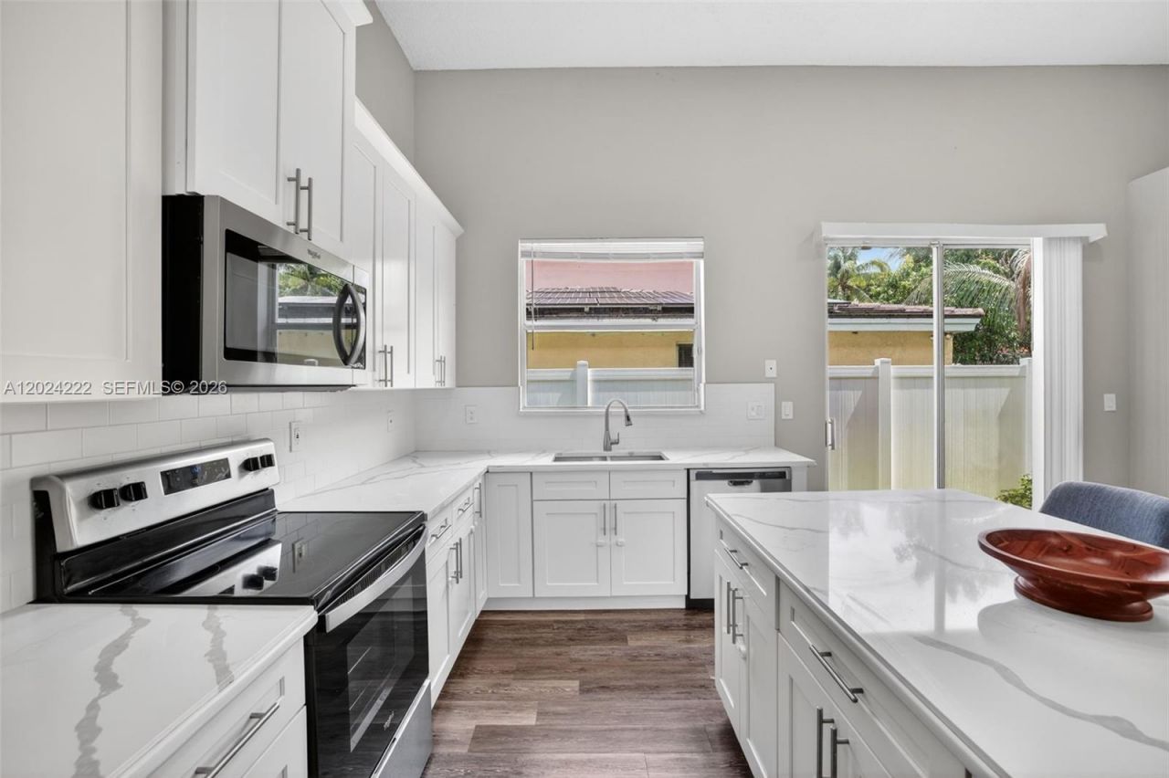 317 SW 185th Ter, Pembroke Pines, FL 33029 Photo