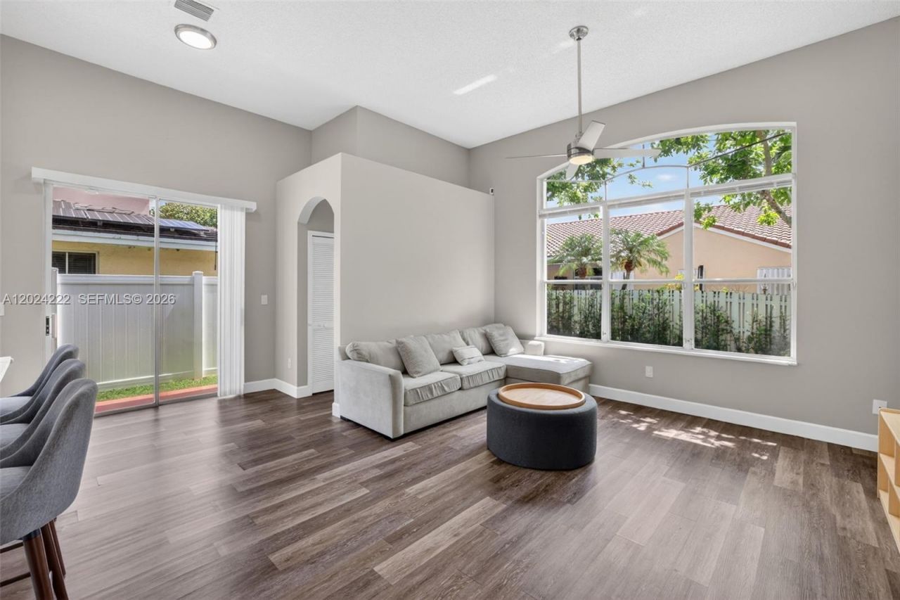 317 SW 185th Ter, Pembroke Pines, FL 33029 Photo