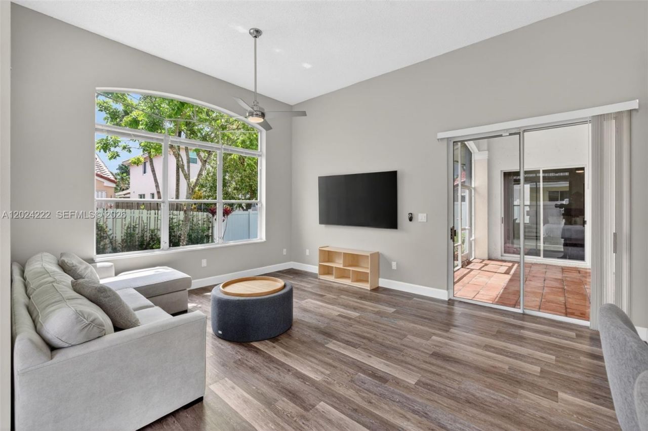 317 SW 185th Ter, Pembroke Pines, FL 33029 Photo