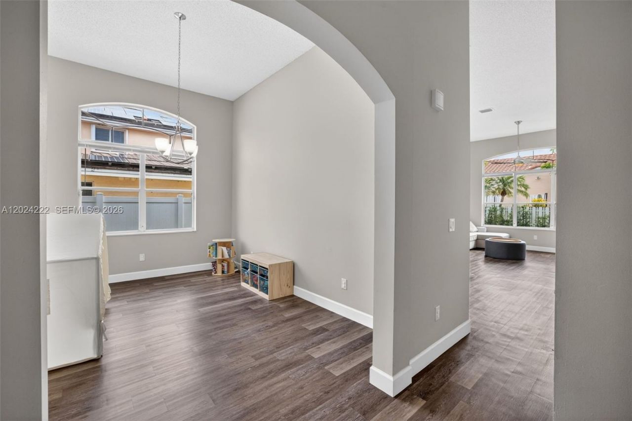 317 SW 185th Ter, Pembroke Pines, FL 33029 Photo