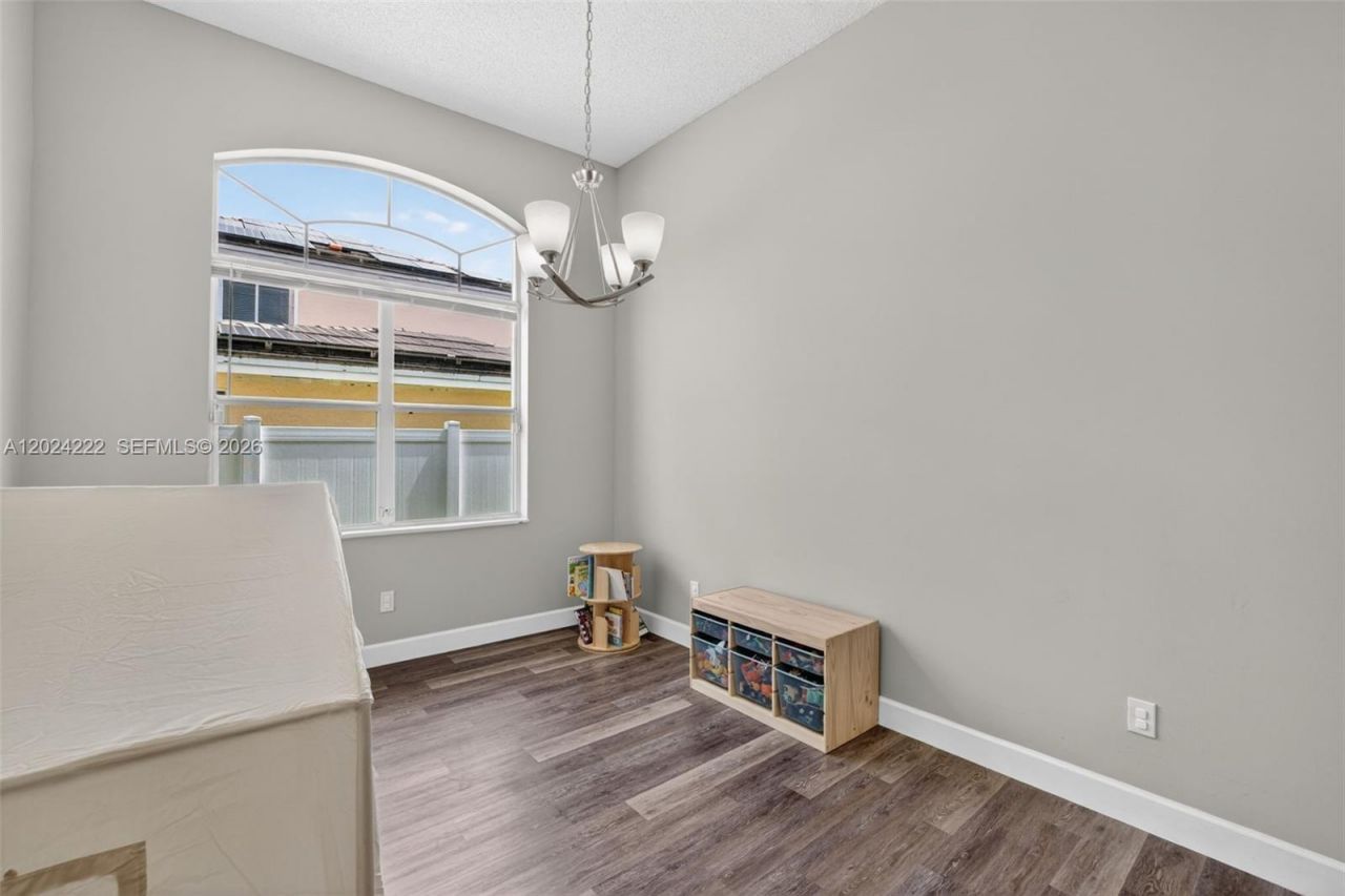317 SW 185th Ter, Pembroke Pines, FL 33029 Photo