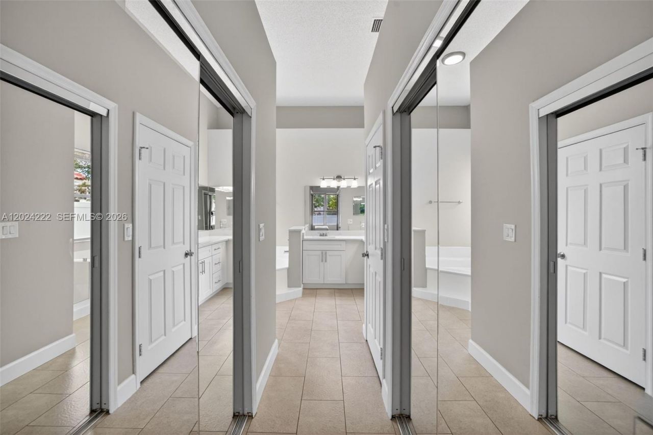 317 SW 185th Ter, Pembroke Pines, FL 33029 Photo
