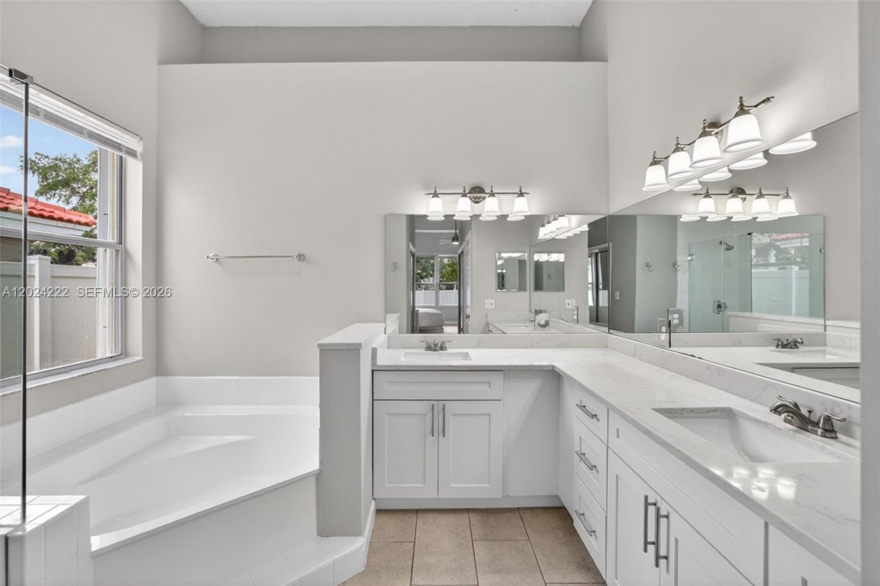 317 SW 185th Ter, Pembroke Pines, FL 33029 Photo