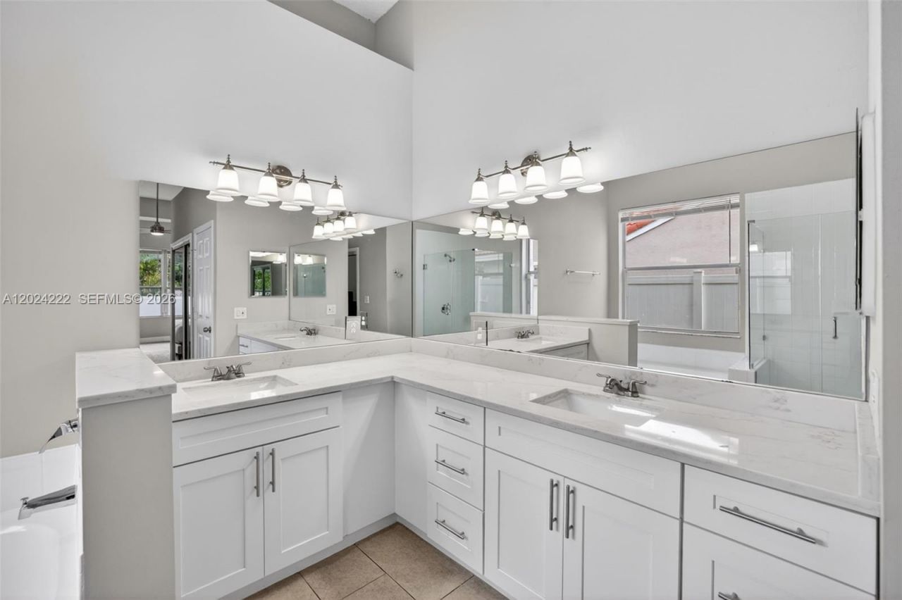 317 SW 185th Ter, Pembroke Pines, FL 33029 Photo