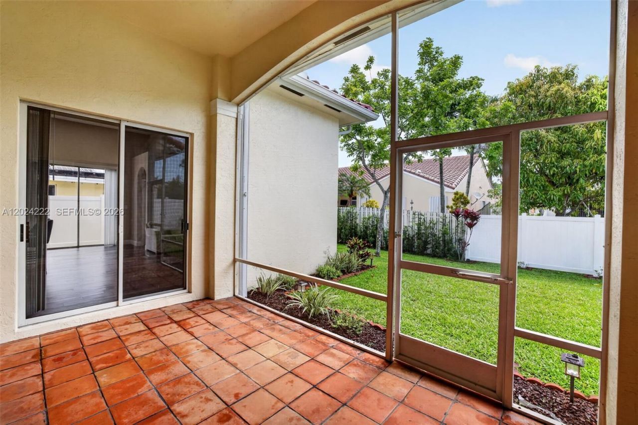 317 SW 185th Ter, Pembroke Pines, FL 33029 Photo