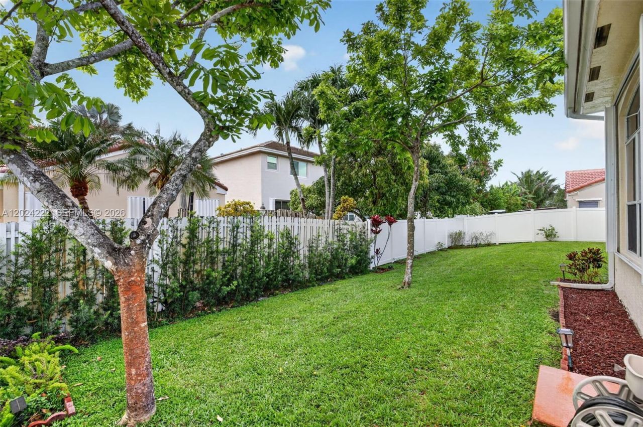 317 SW 185th Ter, Pembroke Pines, FL 33029 Photo