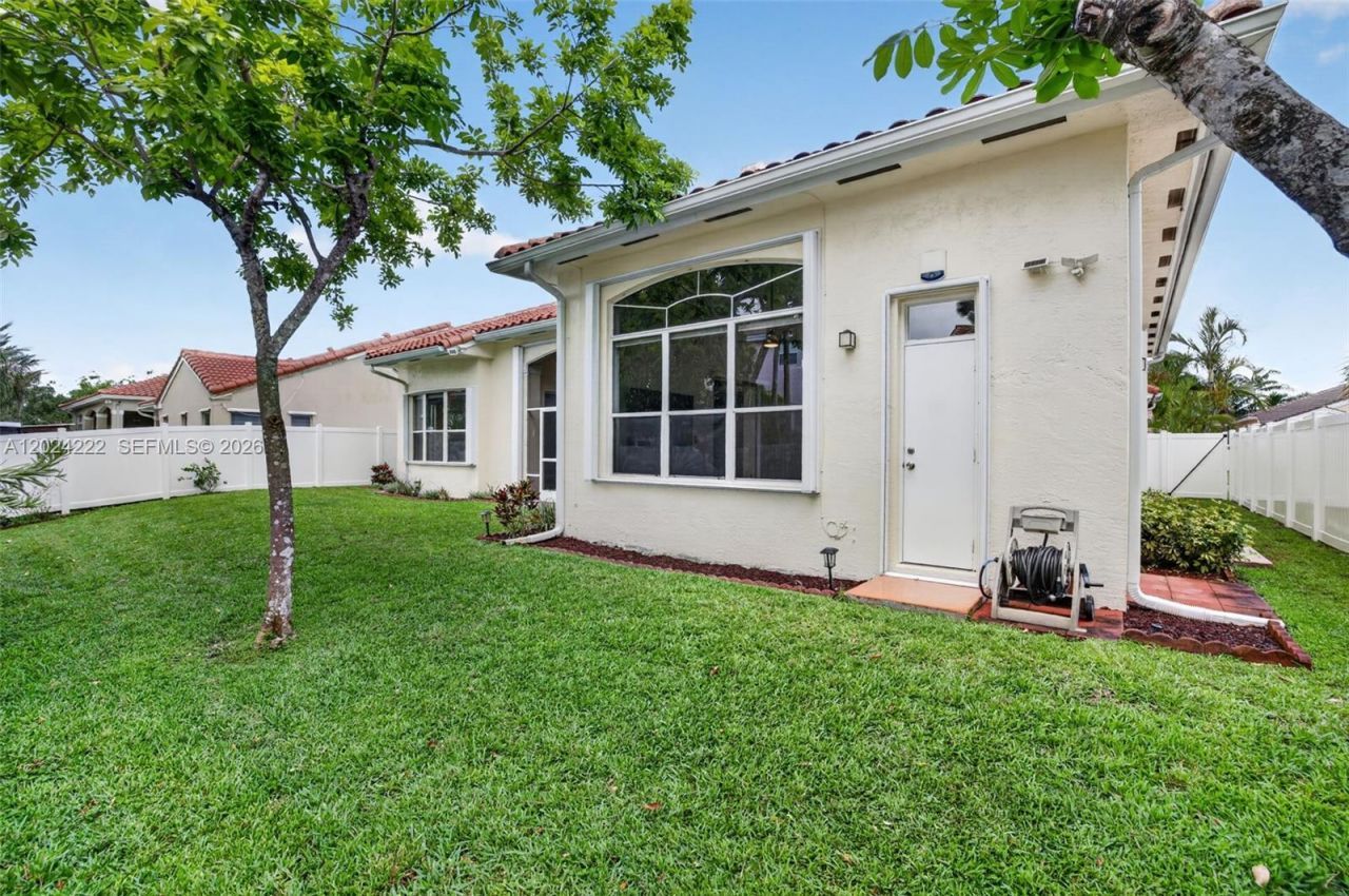 317 SW 185th Ter, Pembroke Pines, FL 33029 Photo