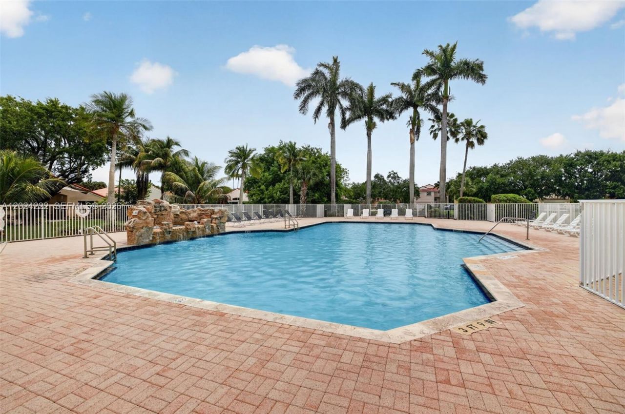 317 SW 185th Ter, Pembroke Pines, FL 33029 Photo