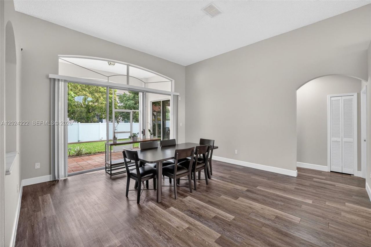317 SW 185th Ter, Pembroke Pines, FL 33029 Photo