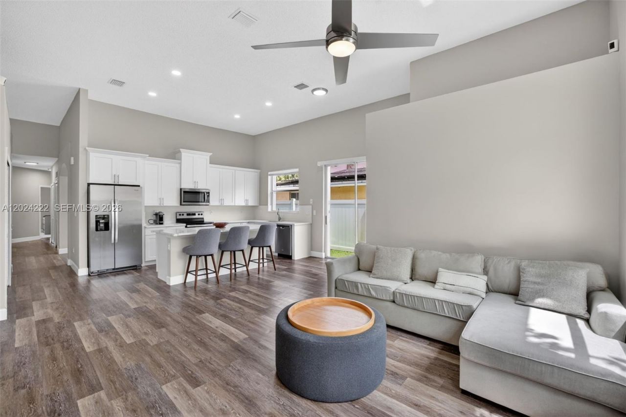 317 SW 185th Ter, Pembroke Pines, FL 33029 Photo