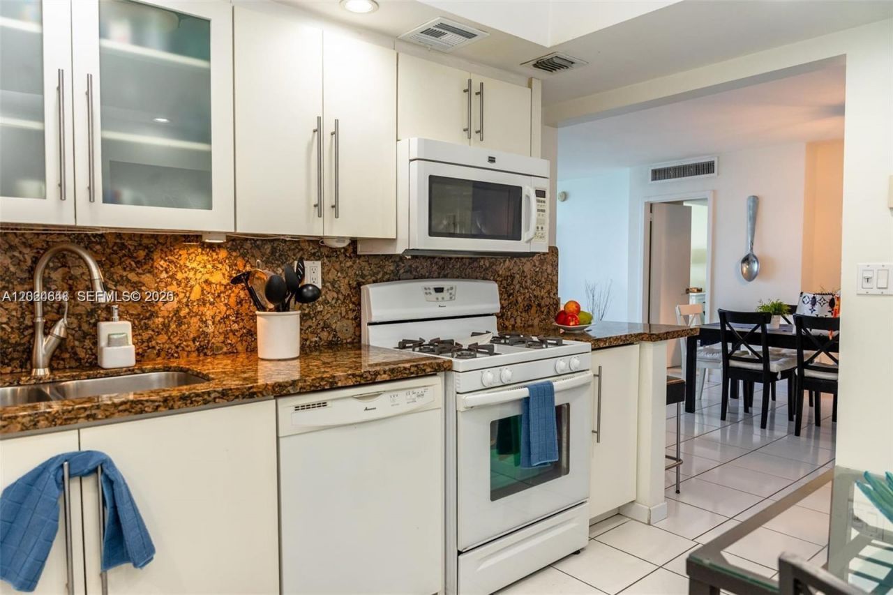 3140 S Ocean Dr , Unit 1705, Hallandale Beach, FL 33009 Photo
