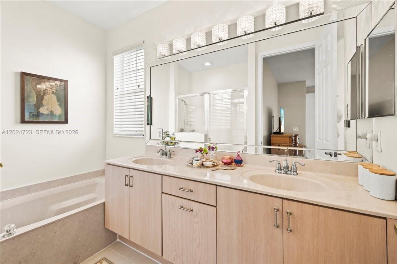 1241 Grant St , Hollywood, FL 33019 Photo