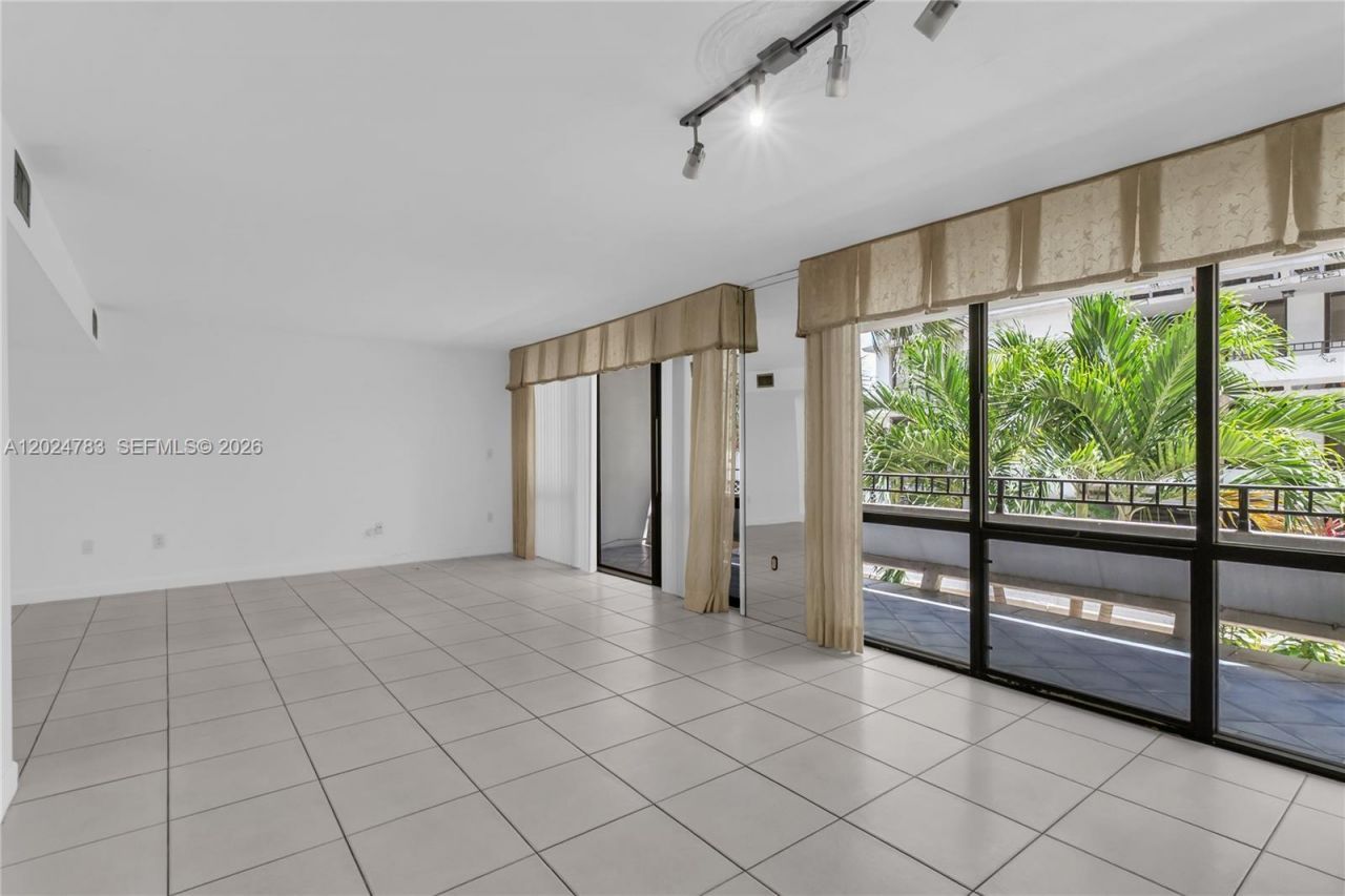 13951 Kendale Lakes Cir , Unit 208A, Miami, FL 33183 Photo