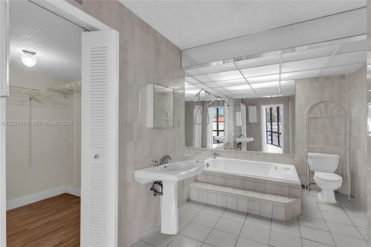 13951 Kendale Lakes Cir , Unit 208A, Miami, FL 33183 Photo