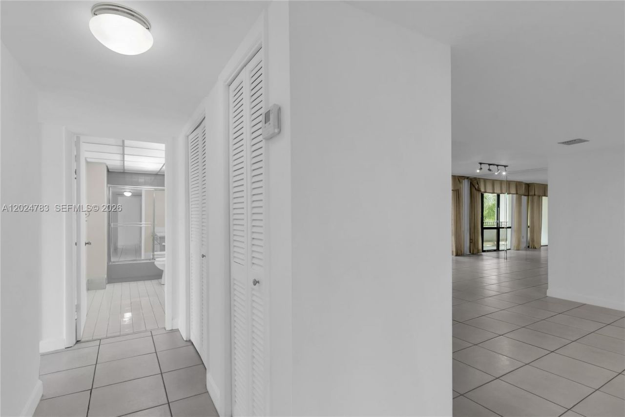 13951 Kendale Lakes Cir , Unit 208A, Miami, FL 33183 Photo