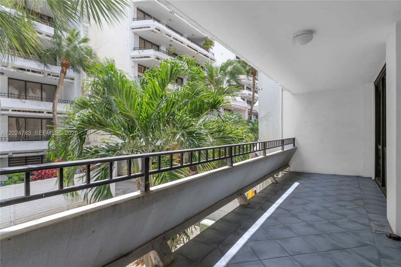 13951 Kendale Lakes Cir , Unit 208A, Miami, FL 33183 Photo