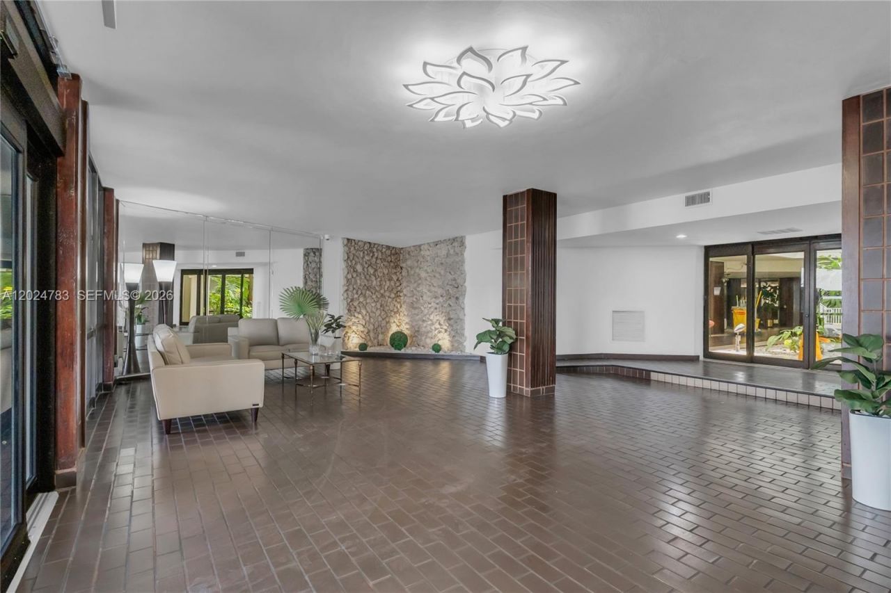 13951 Kendale Lakes Cir , Unit 208A, Miami, FL 33183 Photo