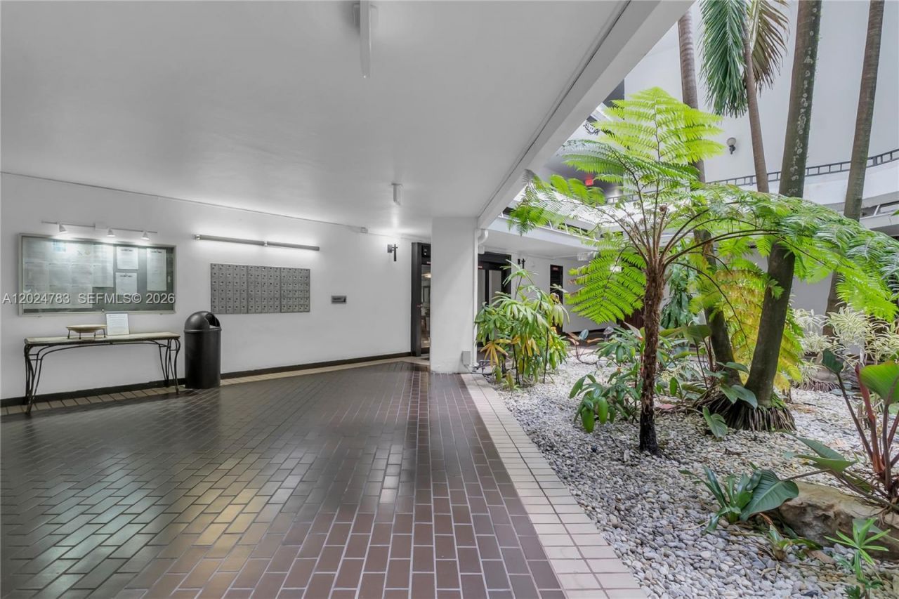 13951 Kendale Lakes Cir , Unit 208A, Miami, FL 33183 Photo