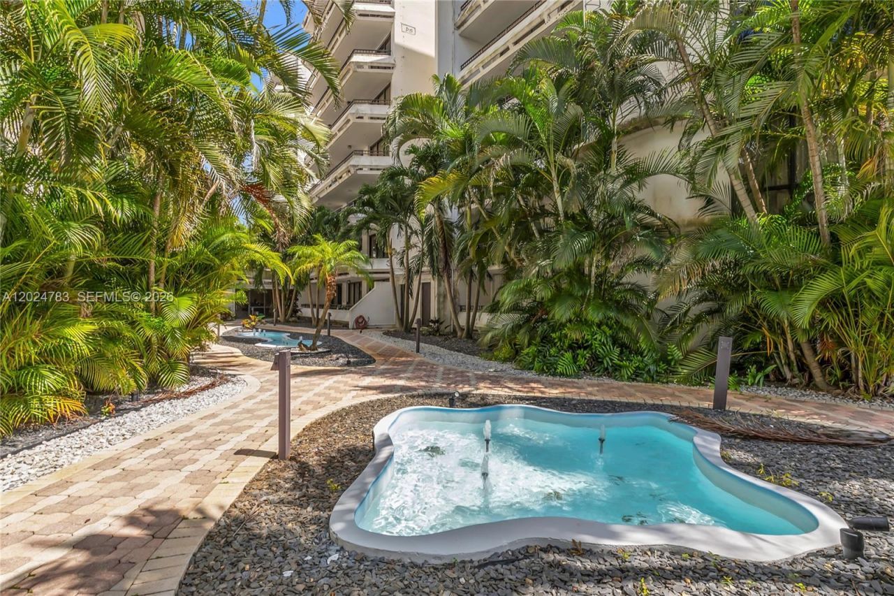 13951 Kendale Lakes Cir , Unit 208A, Miami, FL 33183 Photo