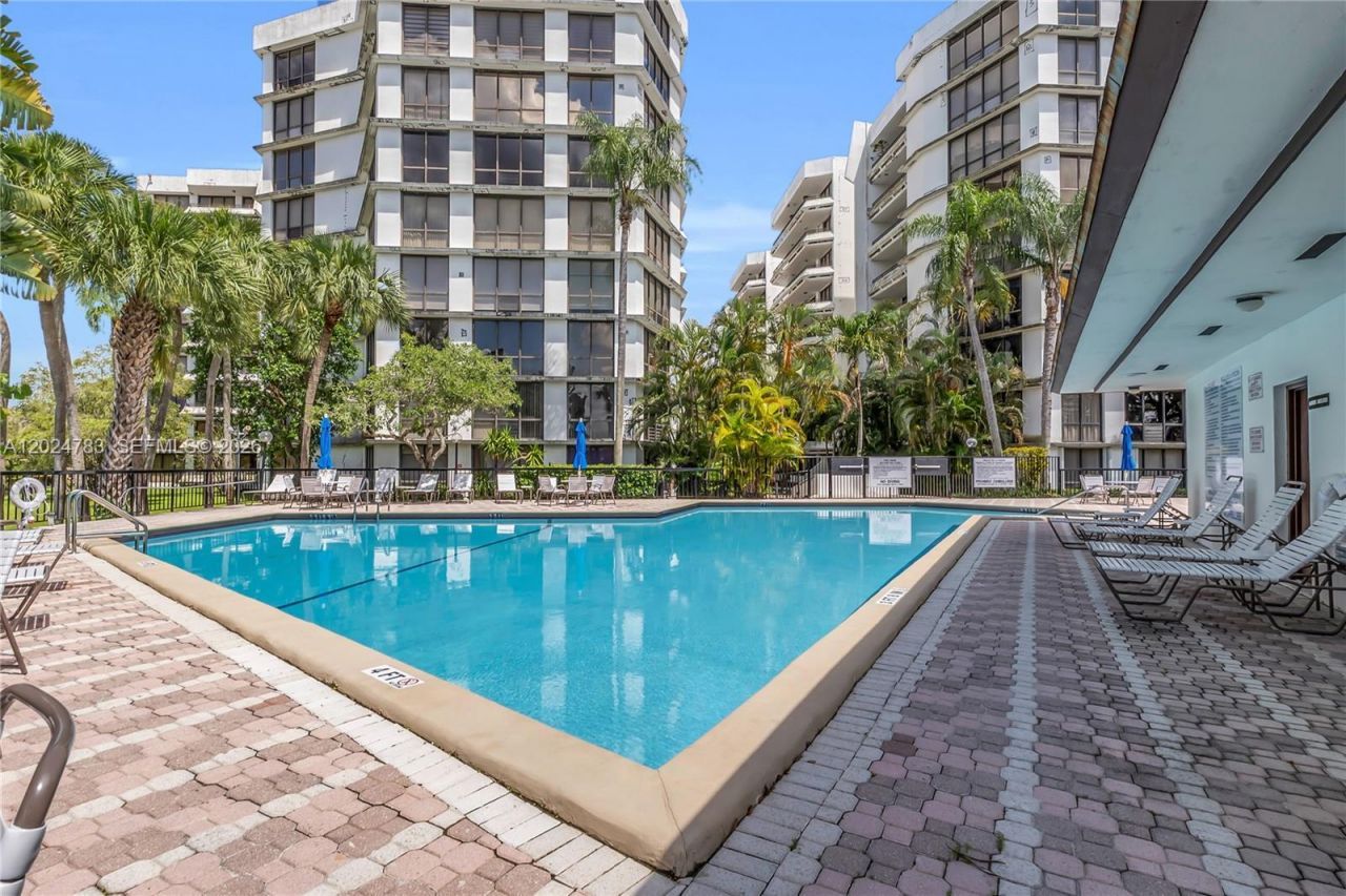 13951 Kendale Lakes Cir , Unit 208A, Miami, FL 33183 Photo