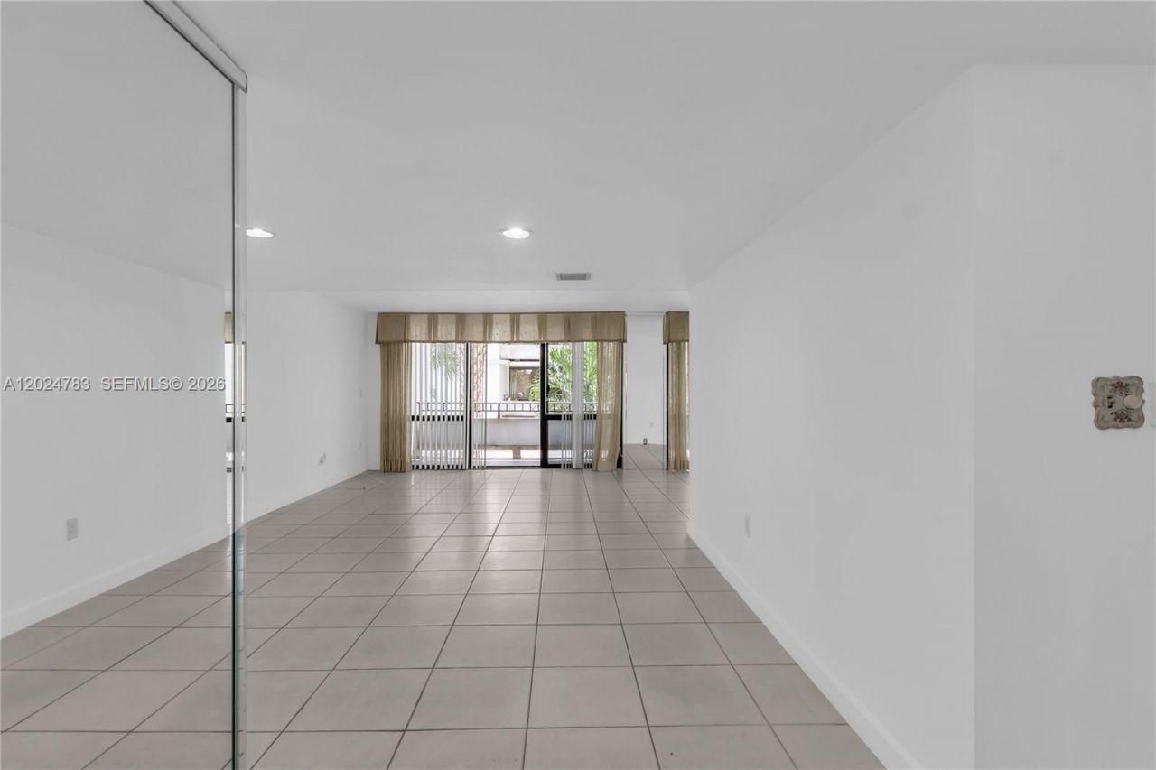 13951 Kendale Lakes Cir , Unit 208A, Miami, FL 33183 Photo