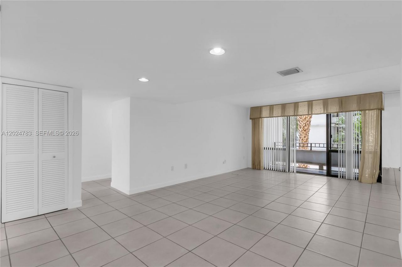 13951 Kendale Lakes Cir , Unit 208A, Miami, FL 33183 Photo